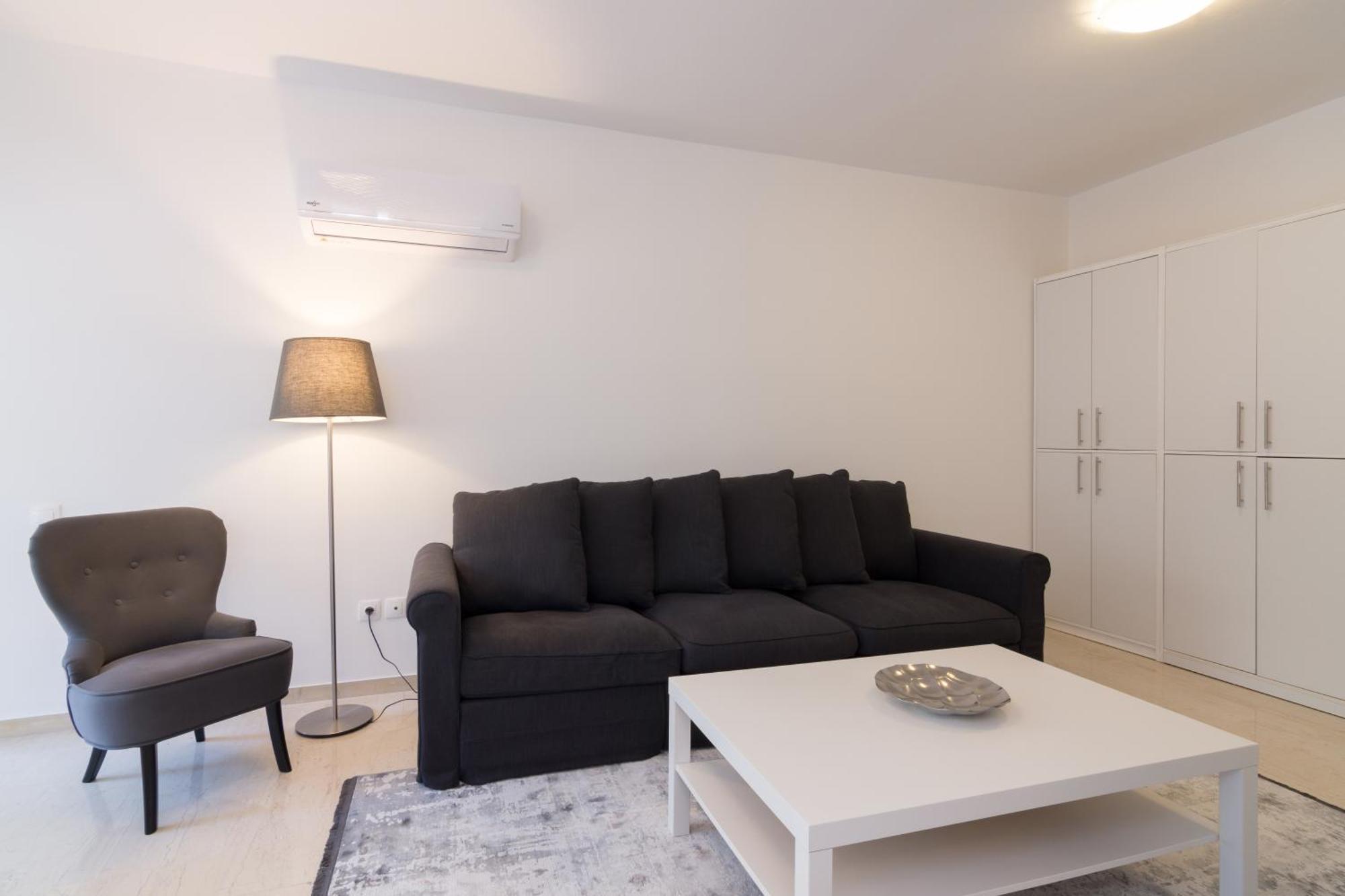 Apartment Great Two Bedrooms In Varkiza